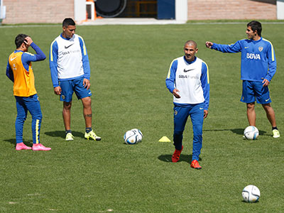 Los jugadores de Boca se entrenaron ante unos 300 hinchas
